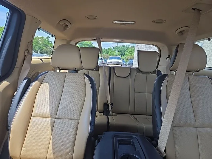 2018 Kia Sedona - view 22
