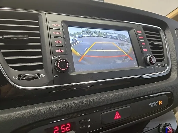 2018 Kia Sedona - view 26