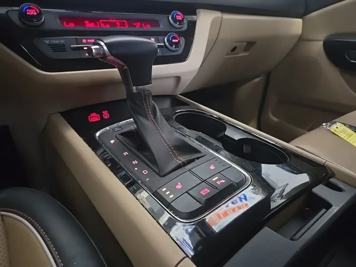 2018 Kia Sedona - view 29