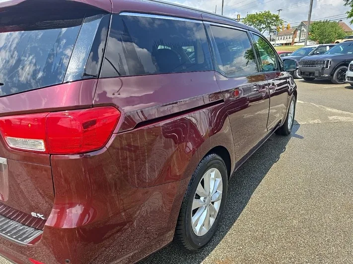 2018 Kia Sedona - view 3