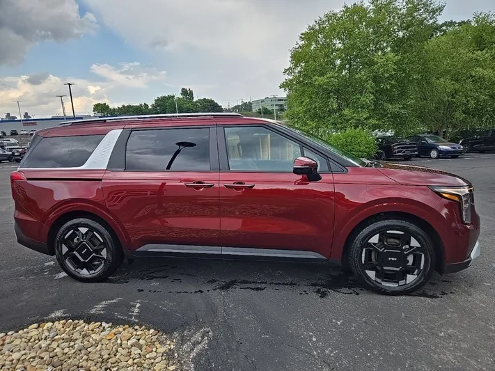 2026 Kia Carnival - view 2
