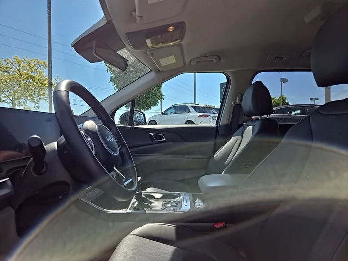 2025 Kia Carnival - view 32