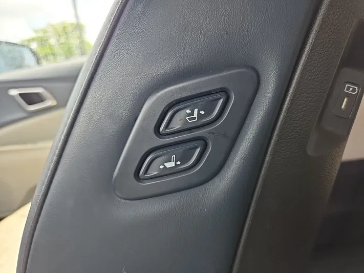2025 Kia Carnival - view 27