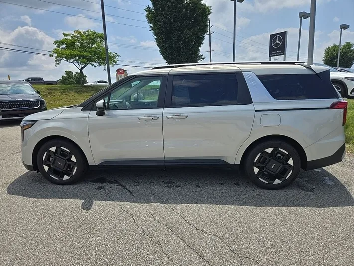 2025 Kia Carnival - view 6