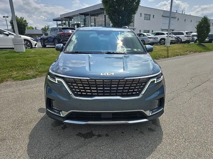 2022 Kia Carnival - view 10