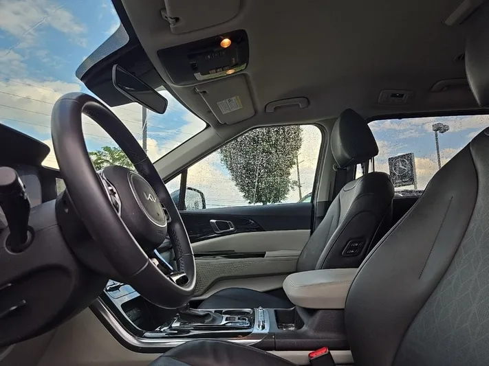 2024 Kia Carnival - view 31
