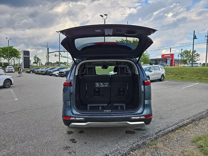 2024 Kia Carnival - view 5