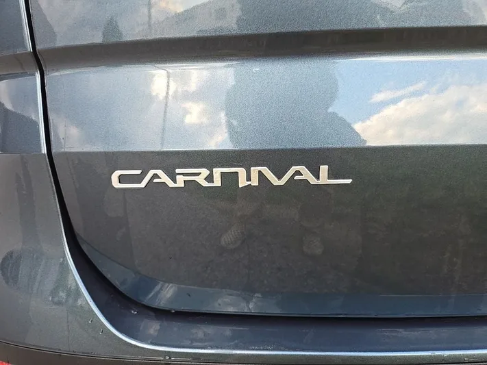 2024 Kia Carnival - view 6