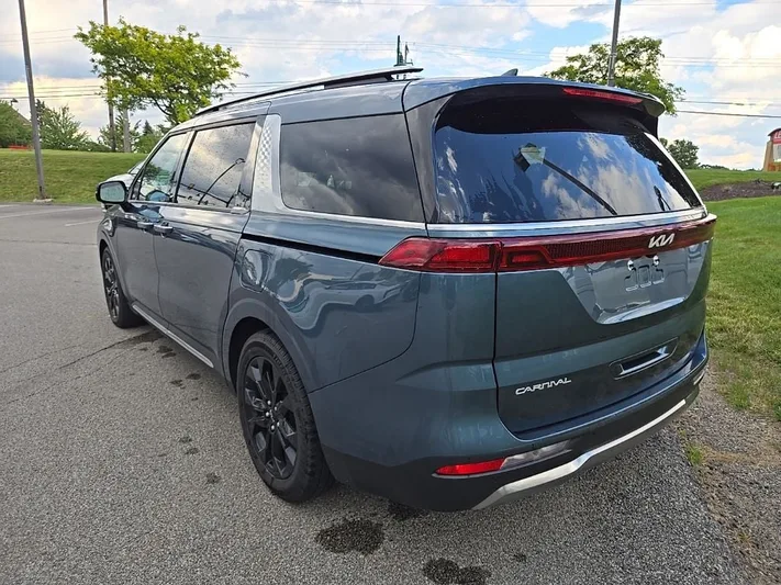 2024 Kia Carnival - view 7
