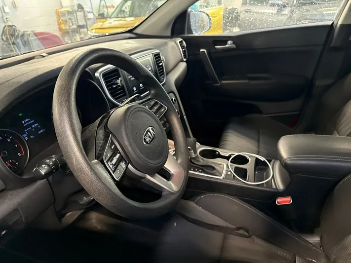 2020 Kia Sportage - view 4