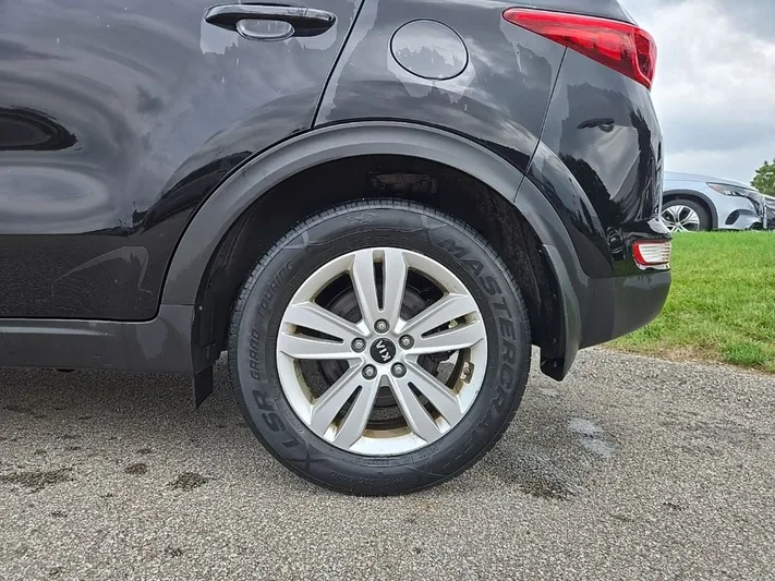 2018 Kia Sportage - view 11