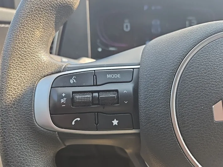2023 Kia Sportage - view 17