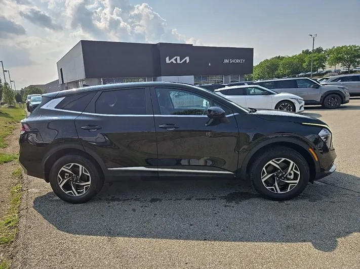 2023 Kia Sportage - view 2