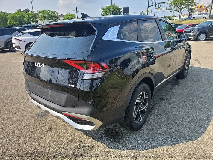 2023 Kia Sportage - view 3