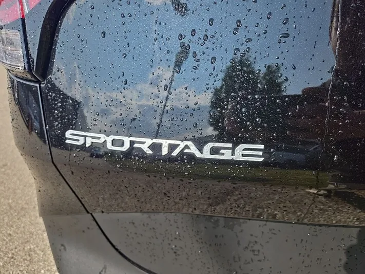 2023 Kia Sportage - view 5