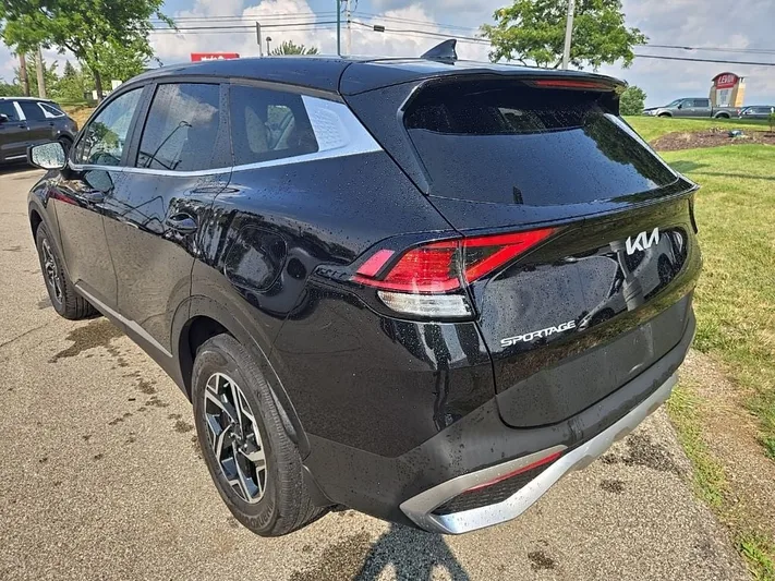 2023 Kia Sportage - view 9