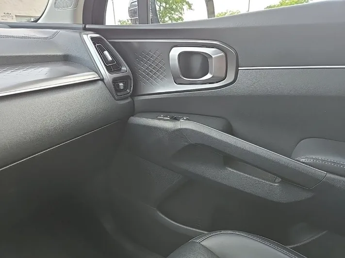 2023 Kia Sorento - view 28
