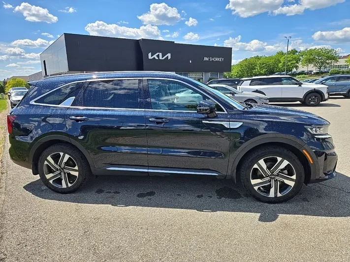 2023 Kia Sorento - view 2