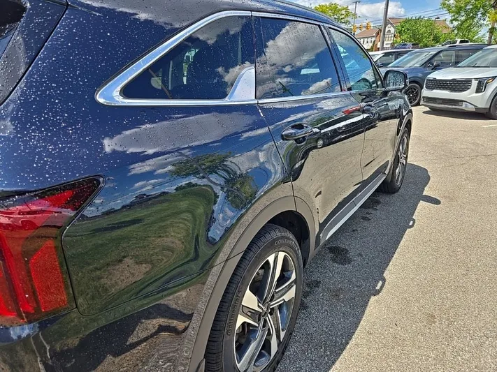 2023 Kia Sorento - view 3