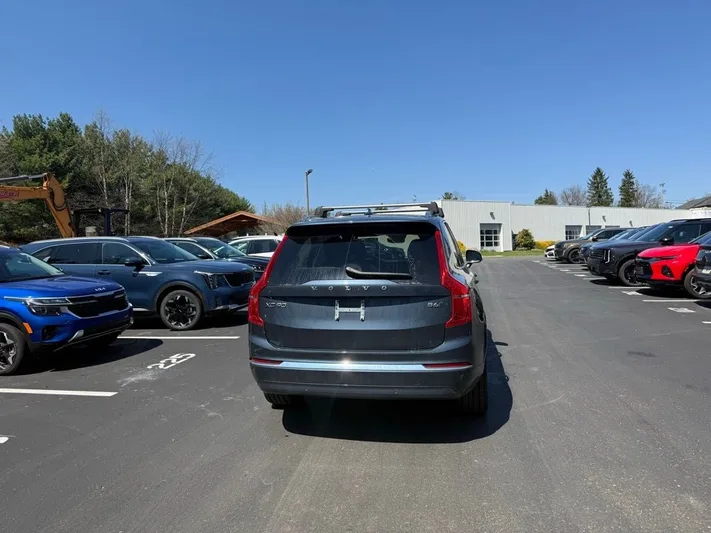 2025 Volvo XC90 - view 7