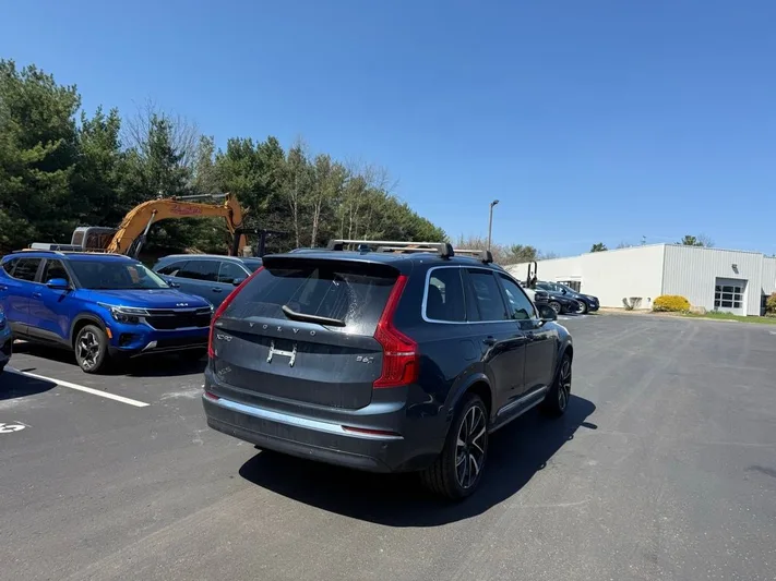 2025 Volvo XC90 - view 8