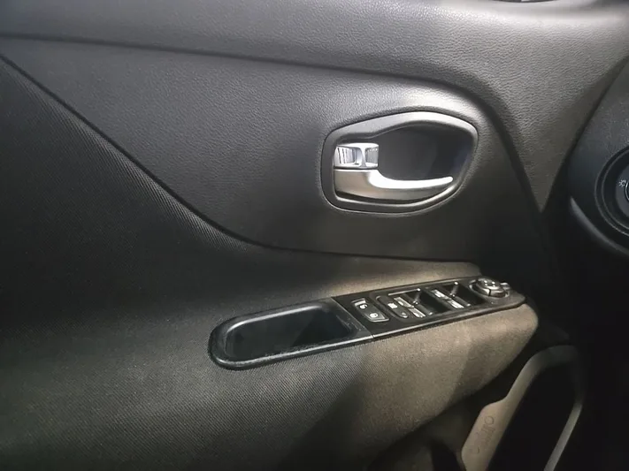 2021 Jeep Renegade - view 15