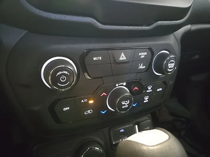 2021 Jeep Renegade - view 20