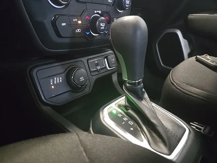 2021 Jeep Renegade - view 21