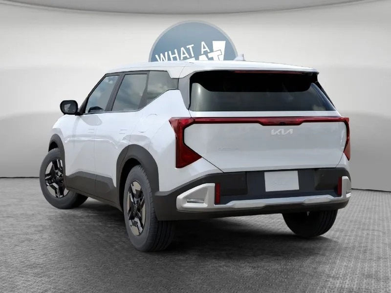 2027 Kia Seltos LX, photo 4