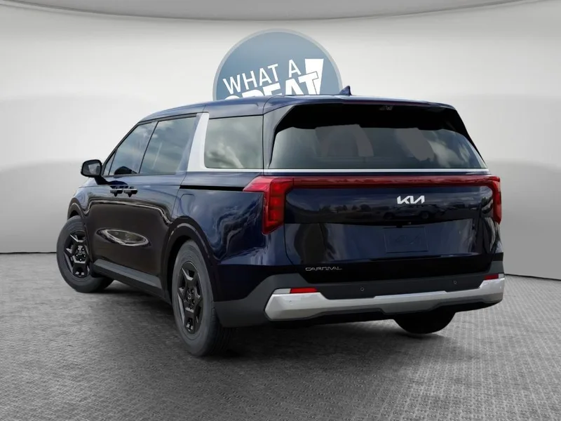 2027 Kia Carnival LX, photo 4