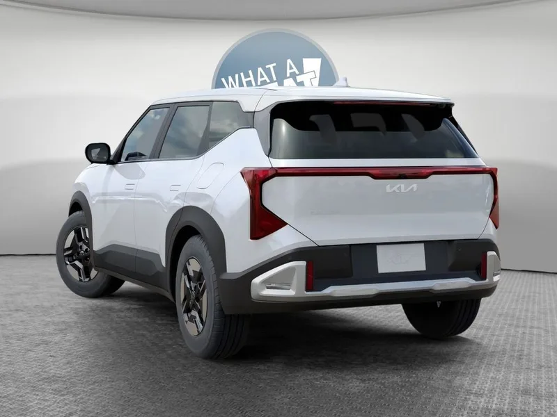 2027 Kia Seltos LX, photo 4