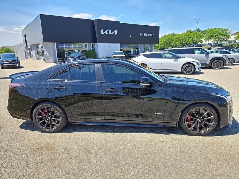 2023 Cadillac CT4 V-Series, photo 2