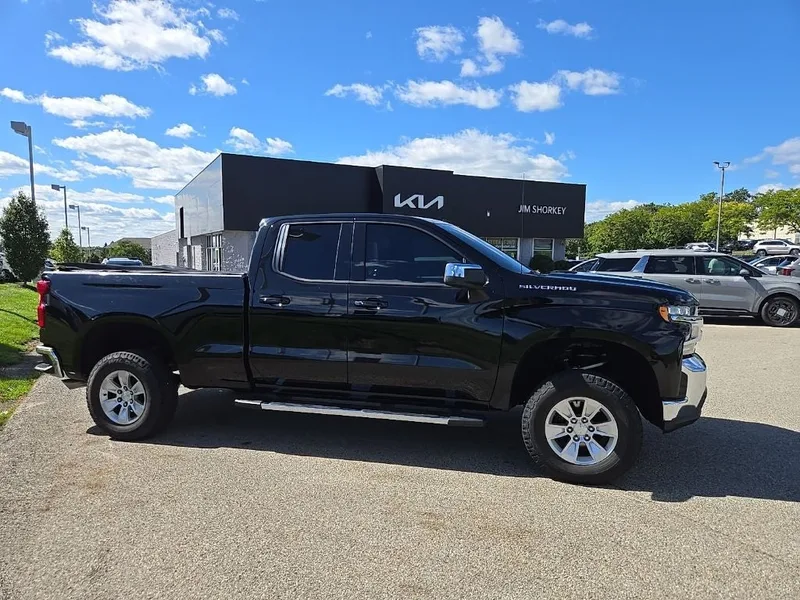2019 Chevrolet Silverado 1500 LT 4WD, photo 2