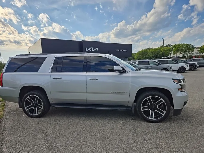 2020 Chevrolet Suburban LT 4WD, photo 2