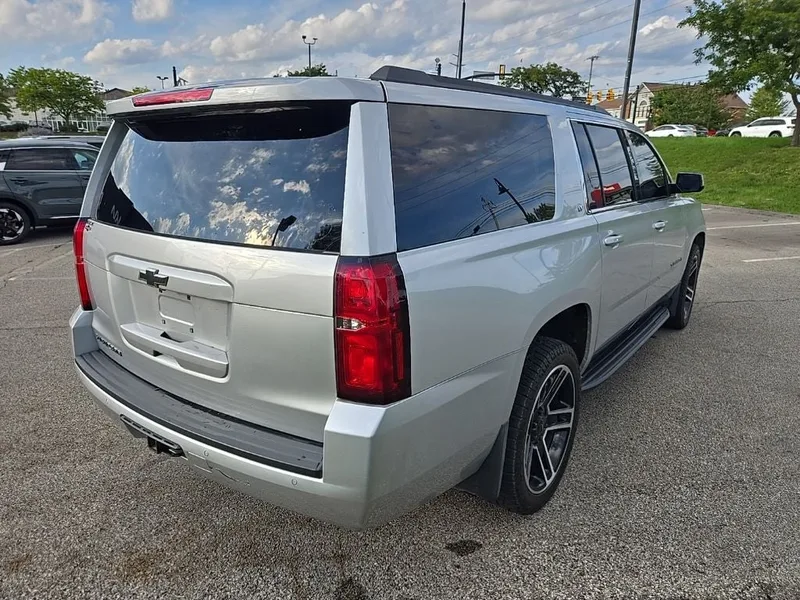 2020 Chevrolet Suburban LT 4WD, photo 3