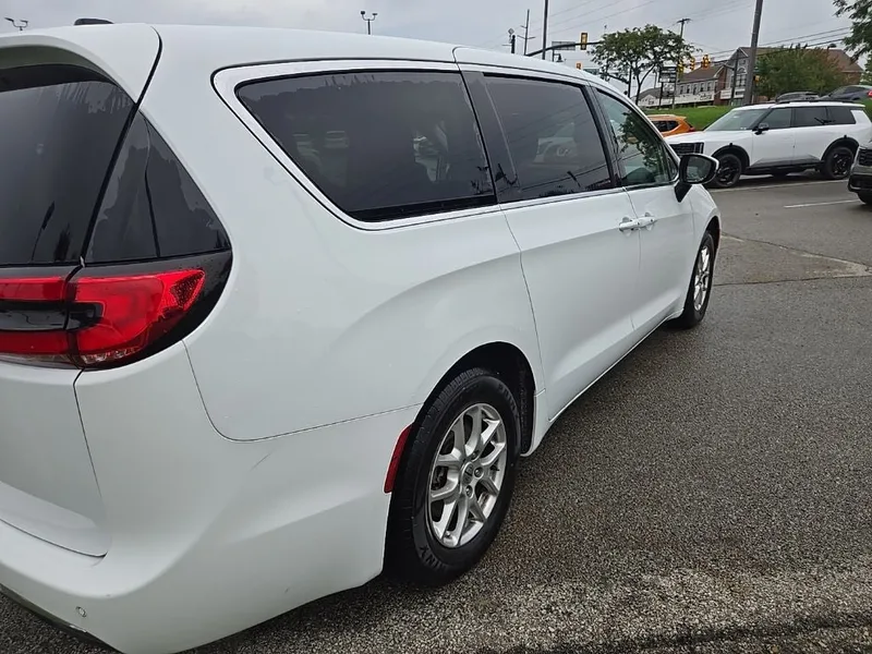 2023 Chrysler Pacifica Touring L, photo 3