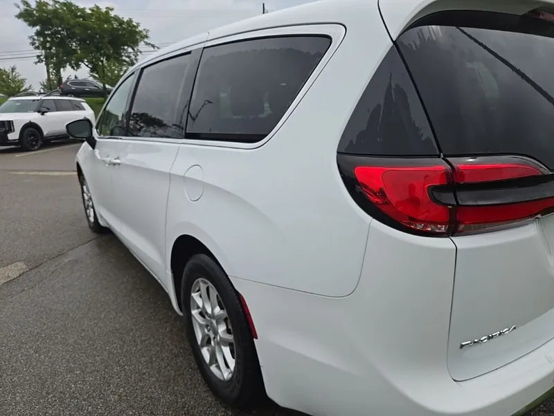 2023 Chrysler Pacifica Touring L, photo 6