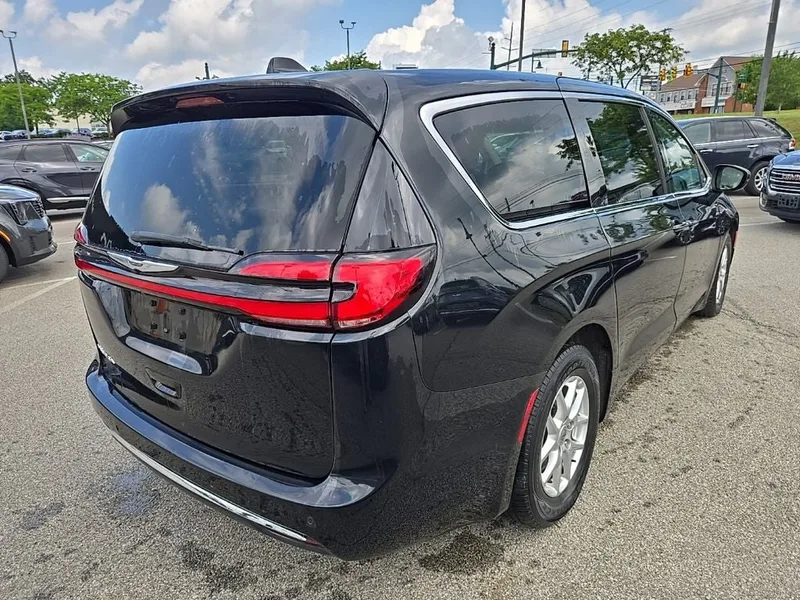 2023 Chrysler Pacifica Touring L, photo 3