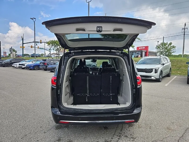 2023 Chrysler Pacifica Touring L, photo 5