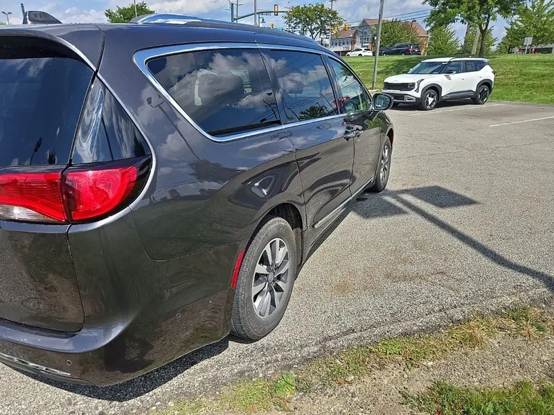 2020 Chrysler Pacifica Touring L Plus, photo 2