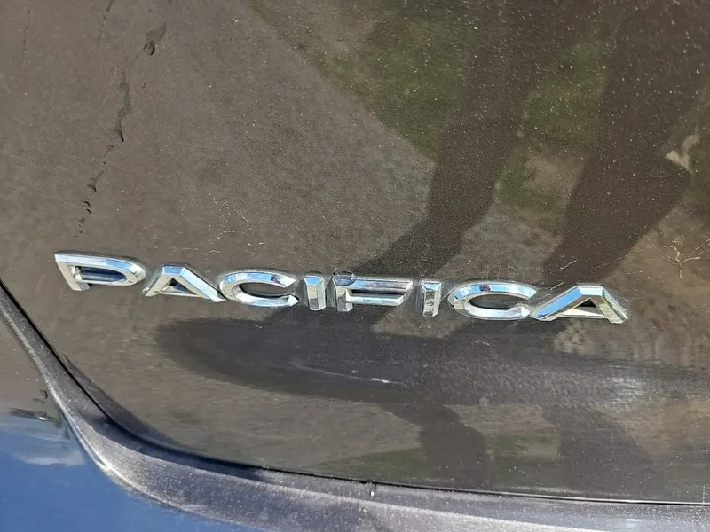 2020 Chrysler Pacifica Touring L Plus, photo 3