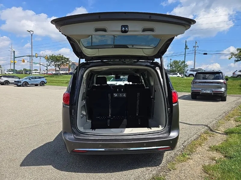 2020 Chrysler Pacifica Touring L Plus, photo 4