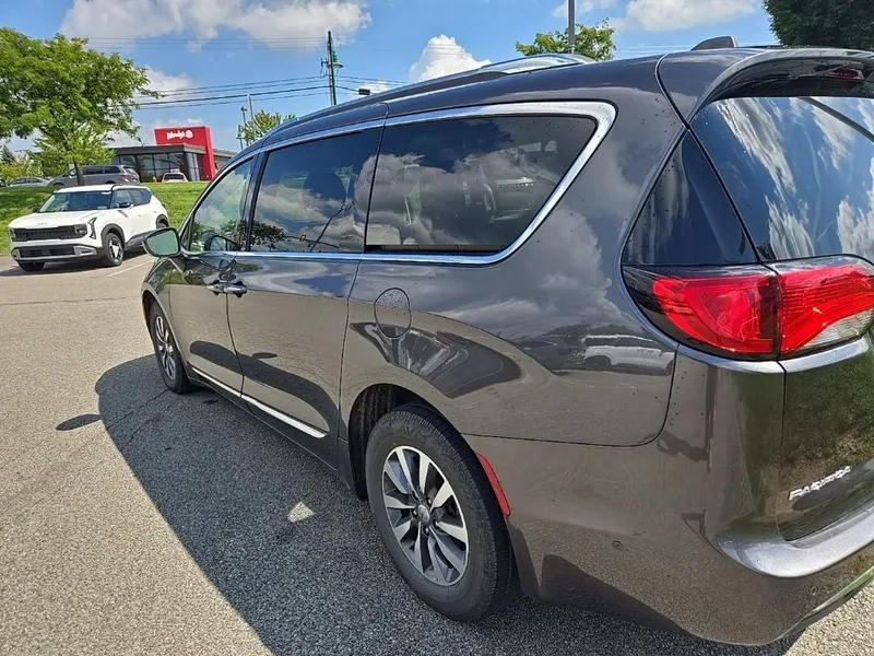 2020 Chrysler Pacifica Touring L Plus, photo 5