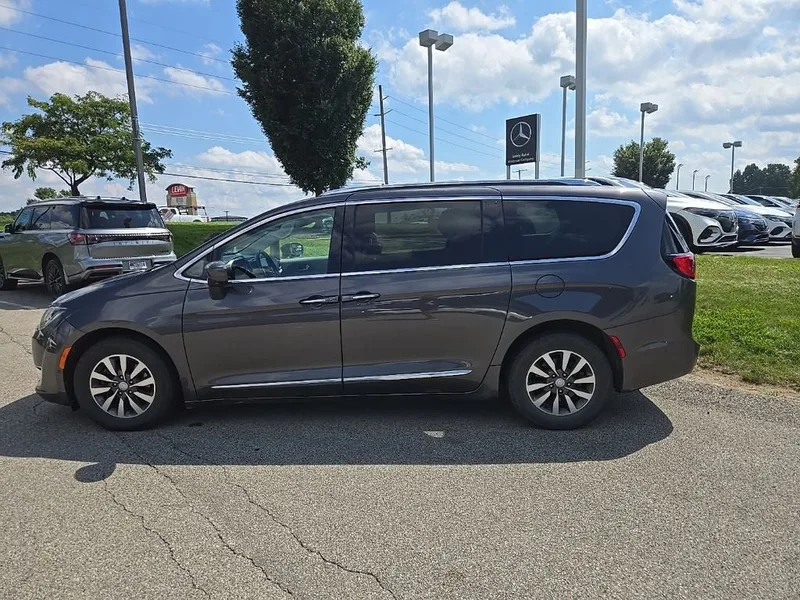 2020 Chrysler Pacifica Touring L Plus, photo 6