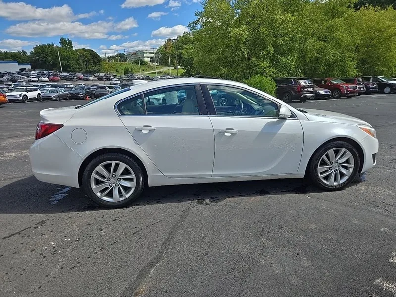 2016 Buick Regal Premium II, photo 2