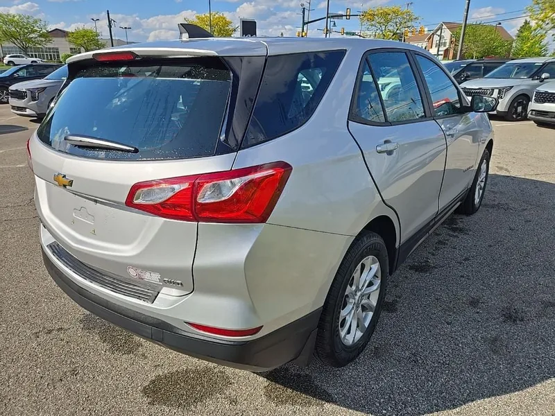 2020 Chevrolet Equinox LS AWD, photo 3
