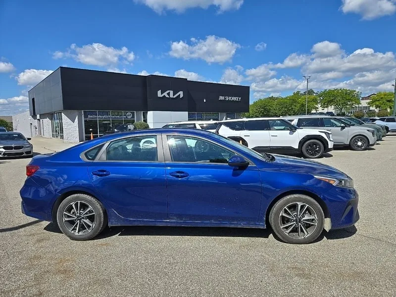 2023 Kia Forte LXS, photo 2