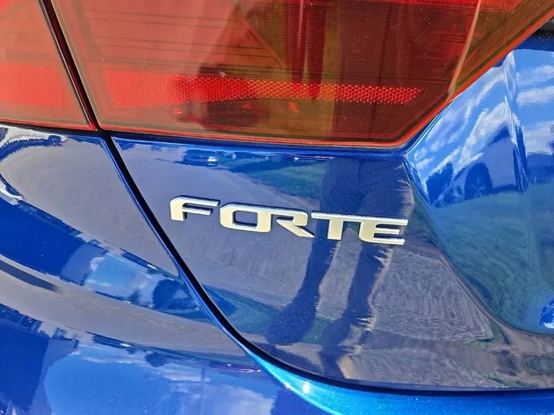 2023 Kia Forte LXS, photo 4