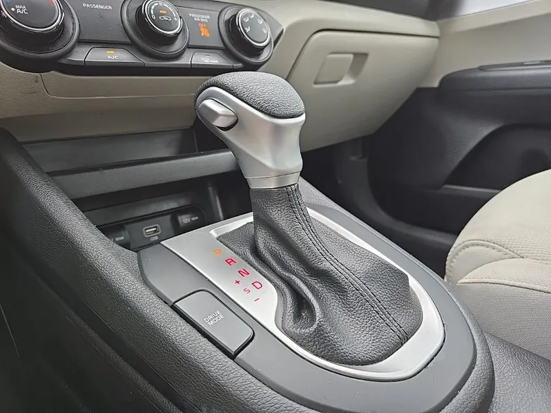 2023 Kia Forte LXS, photo 24