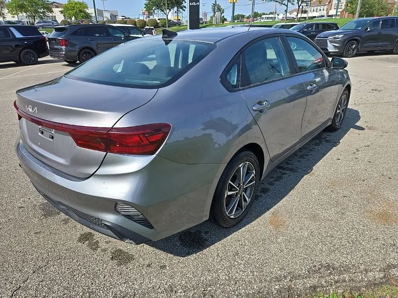 2023 Kia Forte LXS, photo 3